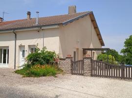 Les Jardins des 3 Provinces- Gîte, ξενοδοχείο σε Montcharvot