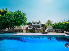 Villa le Thor Piscine Billard Sauna et Jacuzzi, hotel v destinaci Le Thor