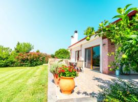 Villa Bougainvillea, hotel in Epanomi