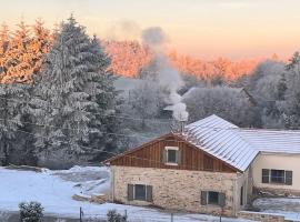 Le Clos du Chêne, maison avec sauna, spa et piscine, Hotel in Hadol
