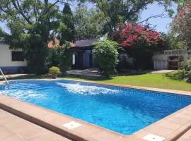 Chalet con piscina privada, natural y acogedor