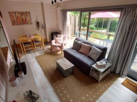 LE PETIT CHALET - Bungalow, holiday park in Waulsort