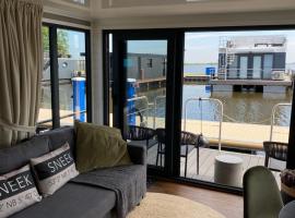 SeaYou House boat, &pi;&lambda;&omega;&tau;ό &kappa;&alpha;&tau;ά&lambda;&upsilon;&mu;&alpha; &sigma;&epsilon; Offingawier