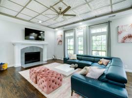 10 Acres with Hot Tub and Pond Luxury Melissa Villa!, hotel i McKinney