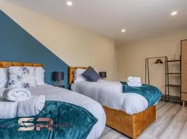 Rush House by SR Short Lets & Serviced Accommodation - Perfect for Long term stays, Free Wi-Fi