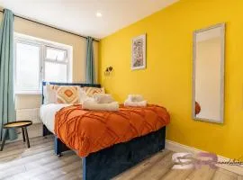 Move-In Ready 4-BR Hayes Home, Sleeps 8 - Great for Long term stays, Fast High-speed Wi-Fi