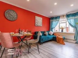 Stylish Rush House by SR Short Lets & Serviced Accommodation - Perfect for Long term stays, Free Wi-Fi