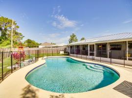 Palm Bay Vacation Rental with Private Pool!: Palm Bay şehrinde bir spa oteli