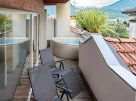 Charming Loft - Private Hot Tub & Free Parking