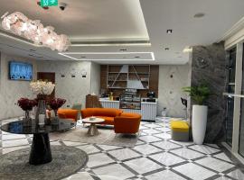 BANIYAS PLAZA HOTEL APARTMENTS، فندق مع موقف سيارات في أبوظبي