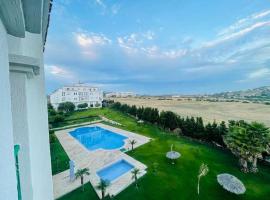 Apartamento vacacional achakar playa&piscina!, hotel con parcheggio a Tangeri
