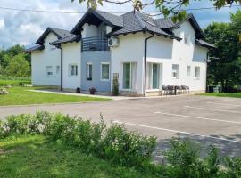 House Forest Queen, hotel in Smoljanac