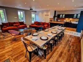 La Villa 1848 by Vindihouses - piscine chauff&eacute;e - sauna - billard - babyfoot, hotel met zwembaden in &Eacute;pinac-les-Mines