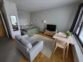 Beautiful studio - easy check-in, free parking & wifi