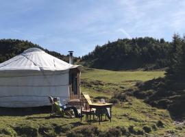 Alp Jurte Skihütte Feldis, khách sạn gần Ski Lift Feldis-Mutta, Feldis