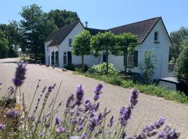 Luxury Guest House - Eik aan de dijk, къща за гости в Aalst