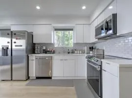 Modern Apartment in Studio City