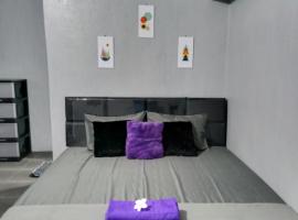 RINA Guest House Pacitan, жилье для отдыха в городе Tamperan