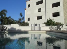 Edge Apartments Cairns، فندق في كيرنز