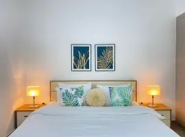 Sleek Stays - 1BR with balcony at Yas Island near Sea World,Etihad Arena