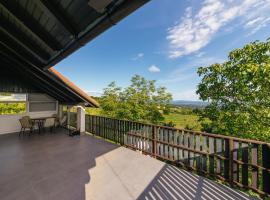 Cosy Hill Home Rucman With a Breathtaking View, villa en Zgornja Pohanca