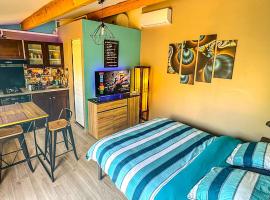Maisonnette Jacuzzi & Piscine, hotel a Sussargues