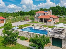 Viesnīca Beautiful Home In Kamen Most With Private Swimming Pool, Can Be Inside Or Outside pilsētā Kamenmost