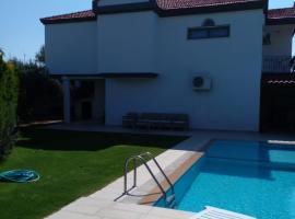Luxury villa 3 bedrooms swimming pool, hotel Çeşmében