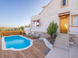 Villa Oasis with private pool: Milna şehrinde bir tatil evi