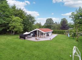 Amazing Home In Hornbk With Wifi And 4 Bedrooms, feriebolig i Hornbæk