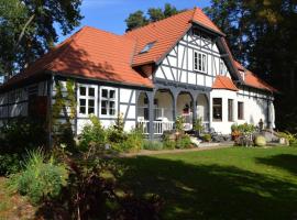 Große Ferienwohnung im Landhaus Labes (Stechlinsee), hotel with parking in Neuglobsow