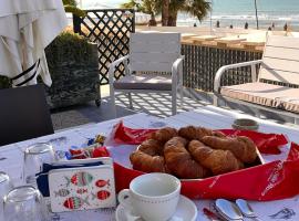 L'Onda: Marina di Ragusa'da bir Oda ve Kahvaltı