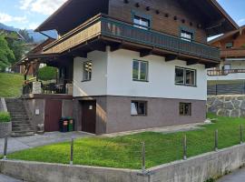 Chalet in Fügen near Spieljochbahn, hotel v destinaci Fügen