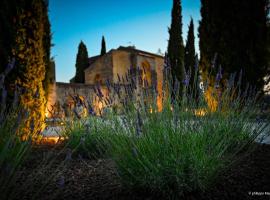 Château Saint-Pierre de Mejans, place to stay in Puyvert