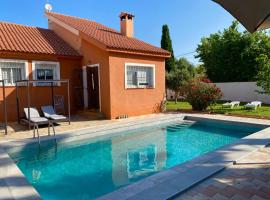 Chalet con piscina cerca playa, kuća za odmor ili apartman u gradu 'La Venteta'