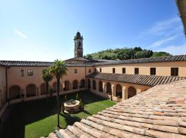 Chiostro Delle Monache Hostel Volterra, hótel í Volterra