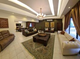 Luxury holiday villas in Bahrain for Families, cabana o cottage a Bārbār