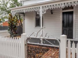 Central Bendigo Cottage Charm, hotel perto de Ulumbarra Theatre, Bendigo