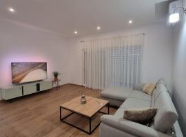 Brand-new 3-bedroom apartments, casa de praia em Kaštela