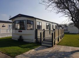 2 Bedroom Lodge, Milford on Sea, campsite in Milford on Sea