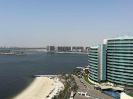 Luxury private sea view room, hotelli kohteessa Abu Dhabi lähellä maamerkkiä Yasin venesatama