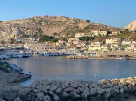 Au cœur du Parc National du Massif des Calanques, la Flibuste des Goudes, Maison 2 chambres, climatisée, jardins, solarium, proche plage, large vue mer，馬賽的度假住所