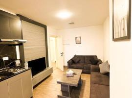 central apartment for rent 26, hotel u gradu 'Umm Uthainah'
