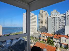 Dpto en Playa Chica c Vista Mar, hotel with pools in Mar del Plata