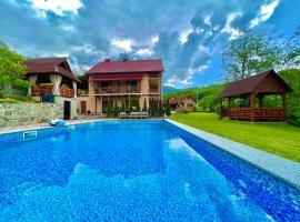 Купецький Двір, hotel with hot tubs in Mizhhirʼʼya