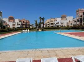 Appartement en résidence + grande terrasse sur le toit, loma-asunto kohteessa Saïdia