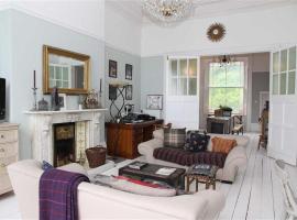 Stunning Period & Family Apartment by the Sea, hotel em St. Leonards