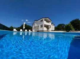 New! Family Villa Jela for 12+2 guests、Cista Provoの駐車場付きホテル
