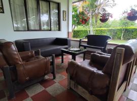 Finca Hotel El SAMAN de alto bonito, hotel in Montenegro