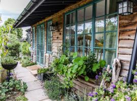 Cozy Garden Studio, hotel in Williton